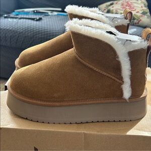 Koolaburra Platform Slip on Boots